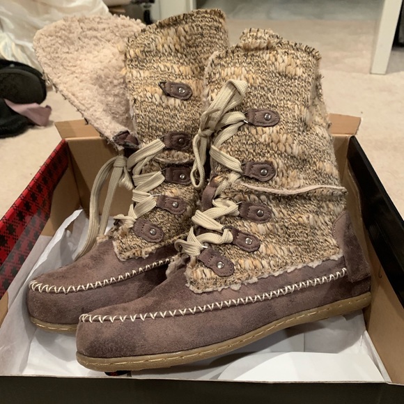 Muk Luks Shoes - *Brand New* in box Original Muk Luks